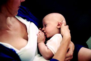 Zahnen Beim Baby Was Tun Bei Babys Ersten Zahnen Milupa