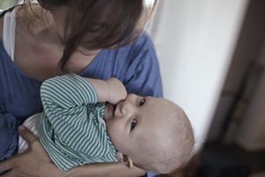 5184x3456px milupa baby 5 bis 6 monate im arm spielen spass