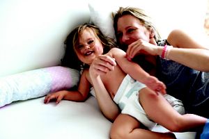 milupa-kleinkind-2-3-jahre-kuscheln-windel