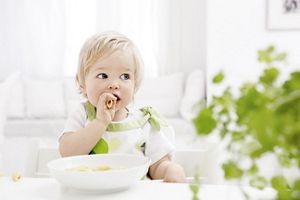 toddler feeding himself
