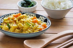 apt at rezept kleinkind curry reis huehnchen banane istock jpg