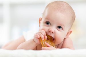 baby-bed-teething-ring