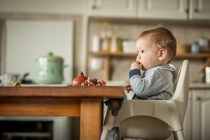 baby-highchair-eating