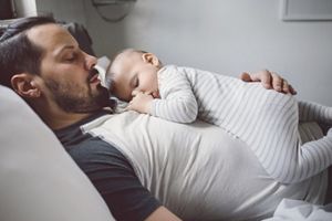 baby-sleeping-dad-chest