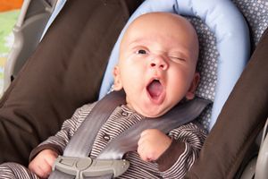baby-yawning-carseat