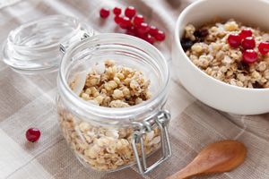 Granola with fresh currant
