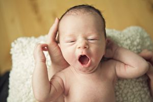 newborn-yawning