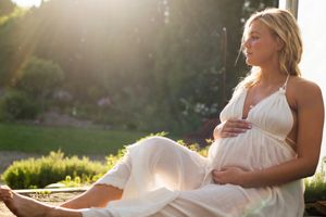 pregnant-sitting-sun
