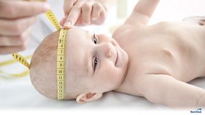 Babys-head-measured-with-tape