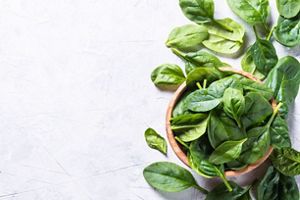 Шпинат содержит фолиевую кислоту