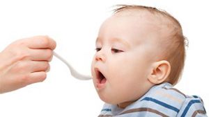 baby-eating-spoon