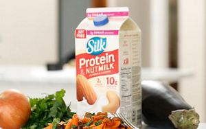 Packshot Silk Protein & Nutmilk Packshot Silk Protein & Nutmilk